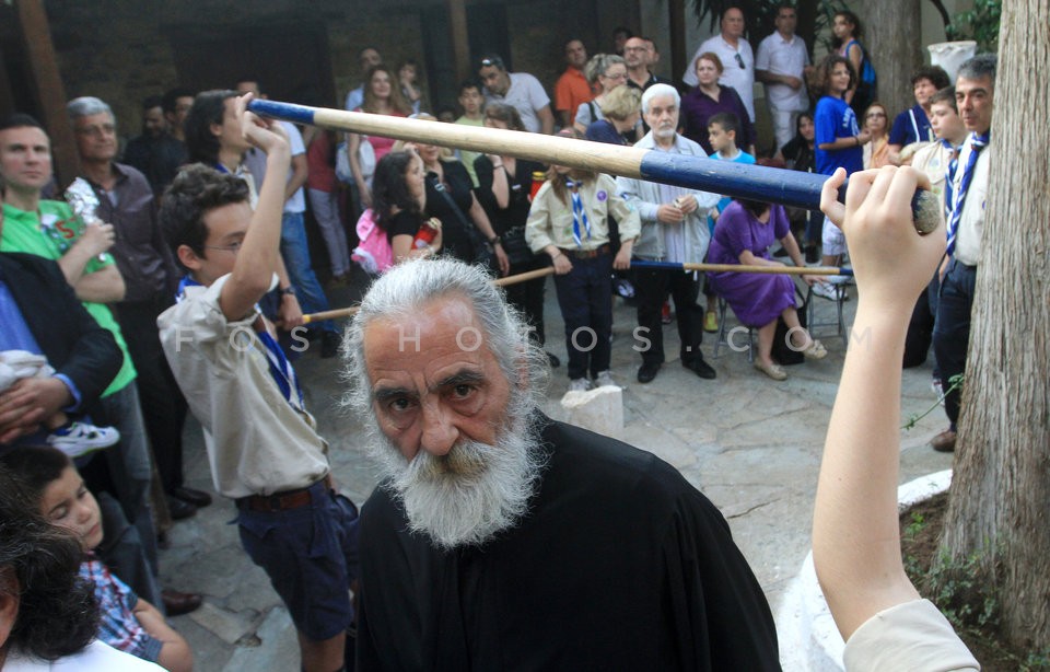 The Holy Light in Athens  /  Το Άγιο Φως στο Μετόχι του Παναγίου Τάφου στην Πλάκα