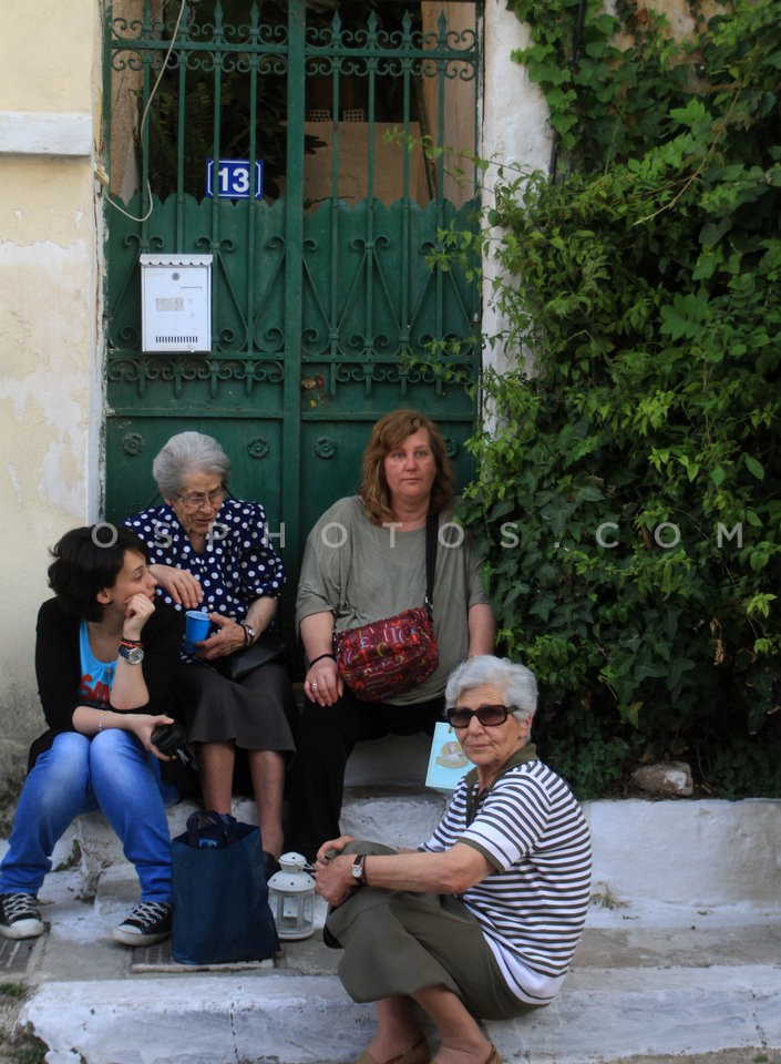 The Holy Light in Athens  /  Το Άγιο Φως στο Μετόχι του Παναγίου Τάφου στην Πλάκα