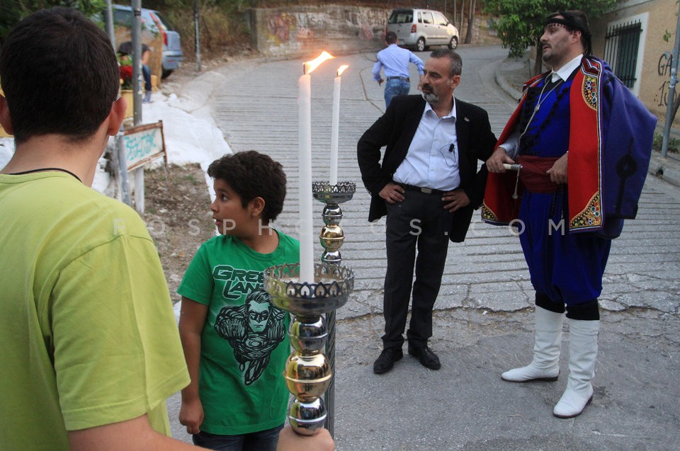 The Holy Light in Athens  /  Το Άγιο Φως στο Μετόχι του Παναγίου Τάφου στην Πλάκα