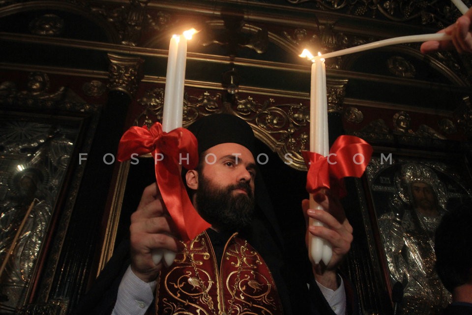 The Holy Light in Athens  /  Το Άγιο Φως στο Μετόχι του Παναγίου Τάφου στην Πλάκα