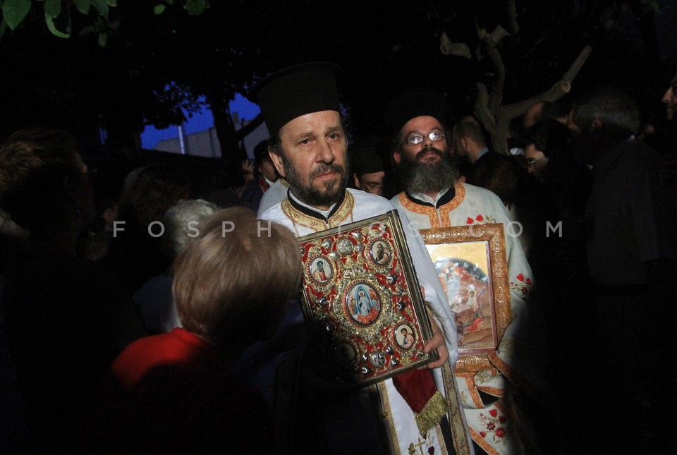 The Holy Light in Athens  /  Το Άγιο Φως στο Μετόχι του Παναγίου Τάφου στην Πλάκα