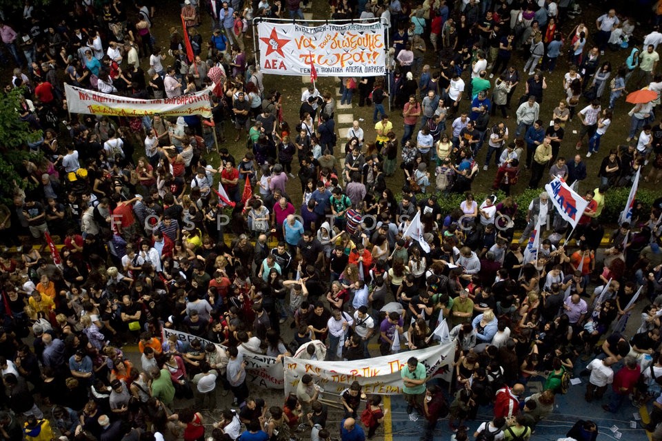 Workers of Greek State Television (ERT) Protest / Διαμαρτυρία Εργαζομένων στην ΕΡΤ Ενάντια στο Κλείσιμο της Εταιρείας