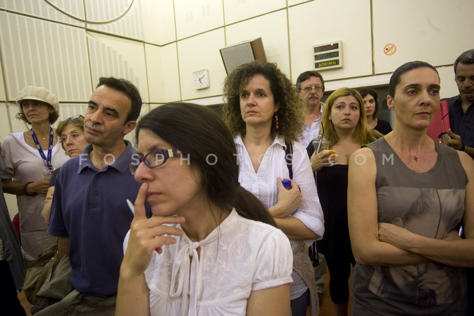 ERT Workers Occupy the Broadcaster's Premises /  Εργαζόμενοι της ΕΡΤ Καταλαμβάνουν το ραδιοτηλεοπτικού φορέα