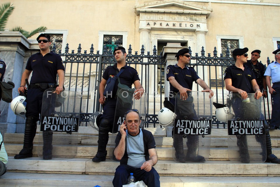 Protest at State Council  /  Συμβούλιο της Επικρατείας