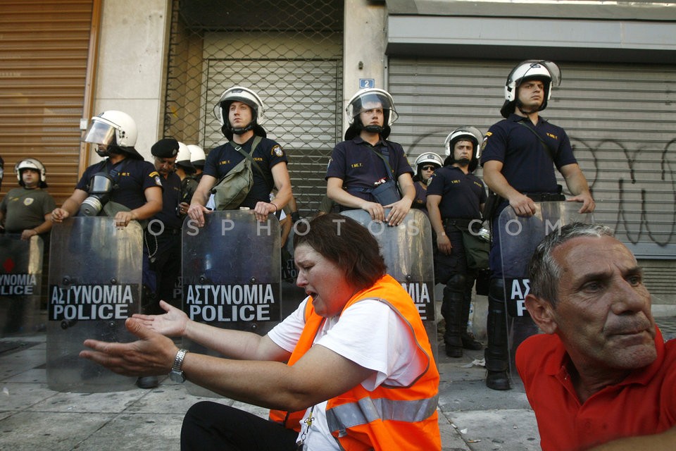 Reactions of Employees in Municipalities After the End of Their Meeting With Ministers of Administrative Reform and Internal Affairs / Αντιδράσεις μετά την Ανακοίνωση του Αποτελέσματος της Συνάντησης ΠΟΕ-ΟΤΑ και Υπουργών Εσωτερικών και Διοικητικής Μεταρρύ