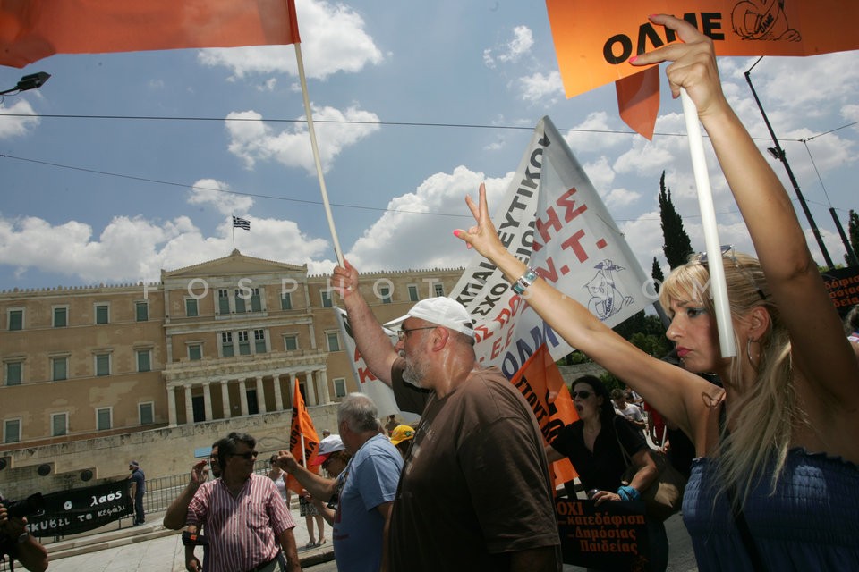 Protest by Teachers and Workers in Defence Industry / Διαμαρτυρία Καθηγητών και εργαζόμενοι στην Αμυντική Βιομηχανία