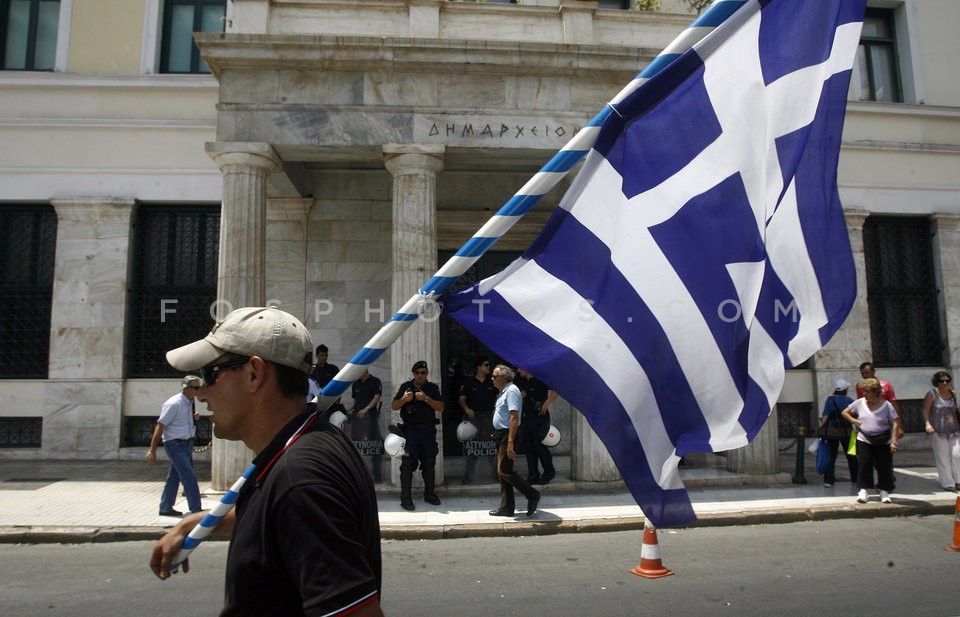 Protest rally at Athens town hall / Συγκέντρωση στο Δημαρχείο της Αθήνας