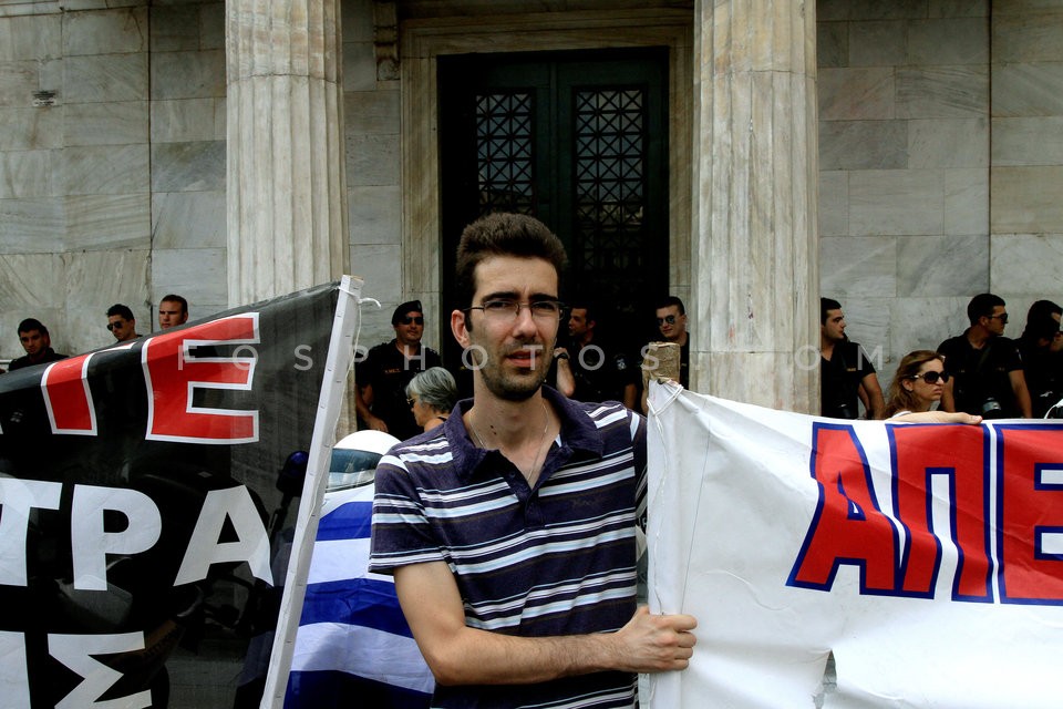 Protest rally at Athens town hall / Συγκέντρωση στο Δημαρχείο της Αθήνας