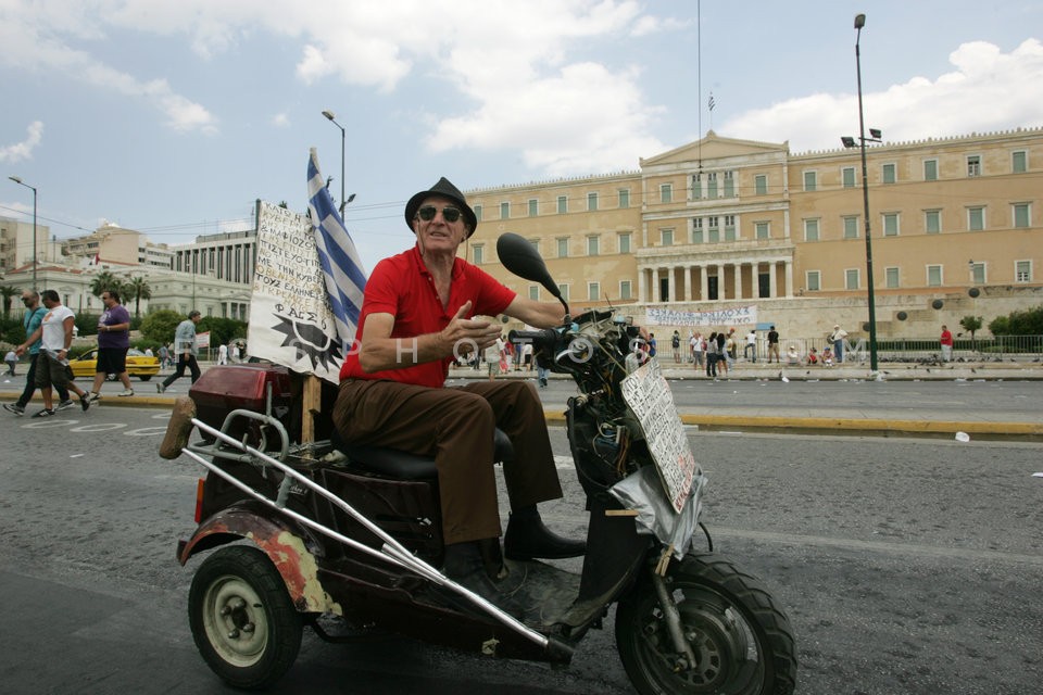 End of a Protest / Τέλος μίας Απεργία