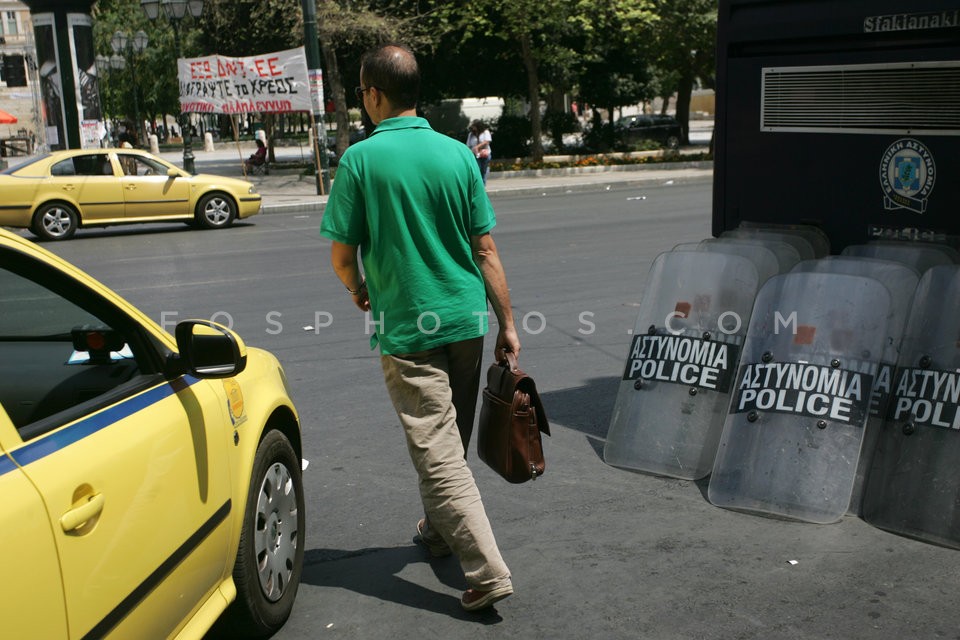 End of a Protest / Τέλος μίας Απεργία