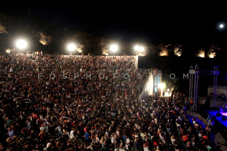 Haris Alexiou at Petra theater   /  Χάρις Αλεξίου στο θέατρο Πέτρας