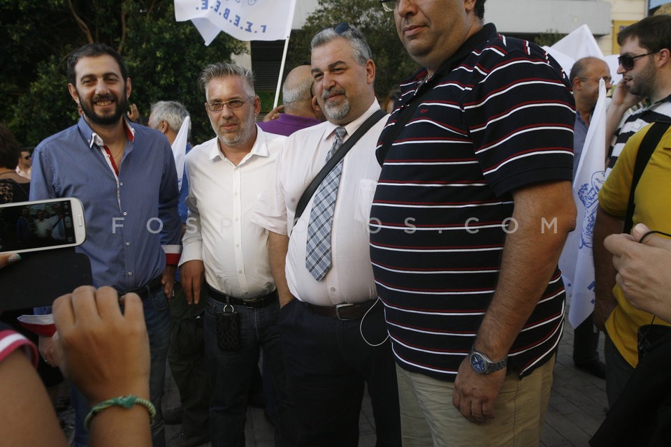 Protest rally against the abolition of the Sunday holiday  /  Συλλαλητήριο κατά της κατάργησης της κυριακάτικης αργίας