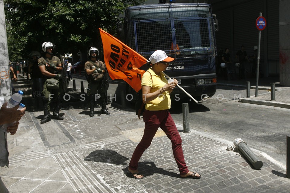 Protest rally at the  Finance Ministry  / Συγκέντρωση στο υπουργείο Οικονομικών