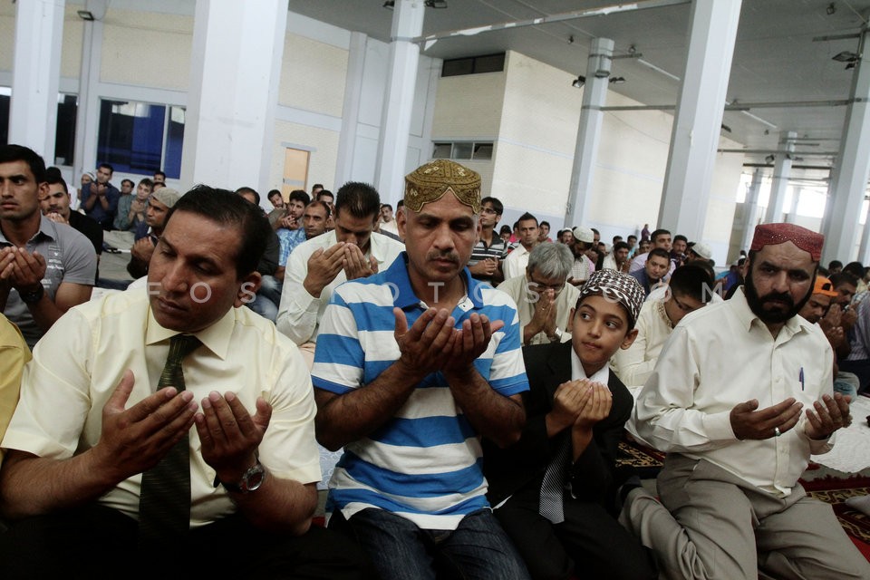 Muslim Prayer at the Peace and Friendship Stadium  (SEF) /  Προσευχή   Μουσουλμάνων στο Στάδιο Ειρήνης και Φιλίας