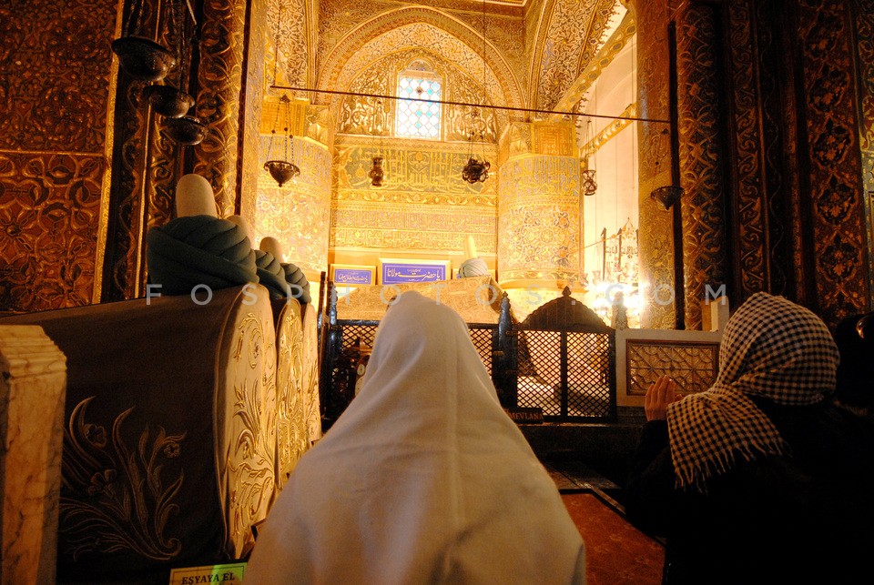 Pilgrims in front of Rumi sarcophagus