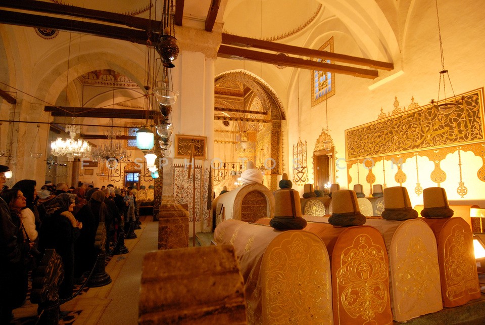 Pilgrims in front of Rumi sarcophagus