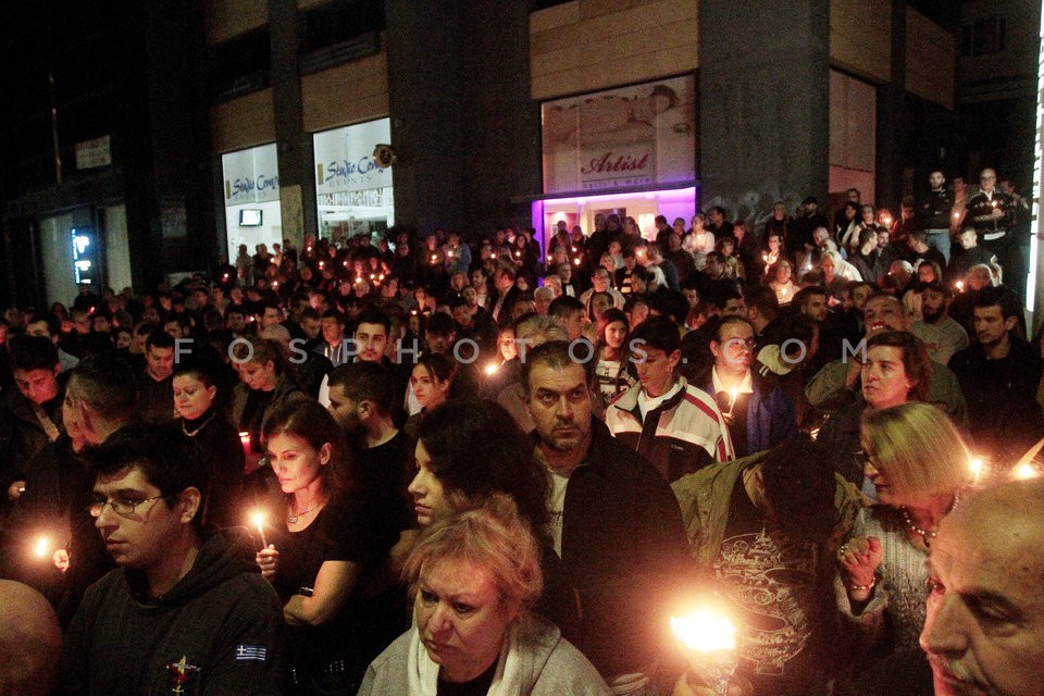 Ceremony at Golden Dawn offices  /  Τρισάγιο στη μνήμη των θυμάτων της επίθεσης στο Νέο Ηράκλειο