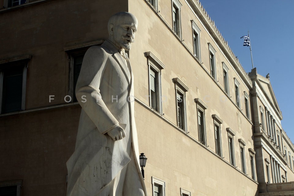 Discussion on the  motion of censure against the government  /  Συζήτηση στην Ολομέλεια της Βουλής, επί της πρότασης δυσπιστίας κατά της Κυβέρνησης