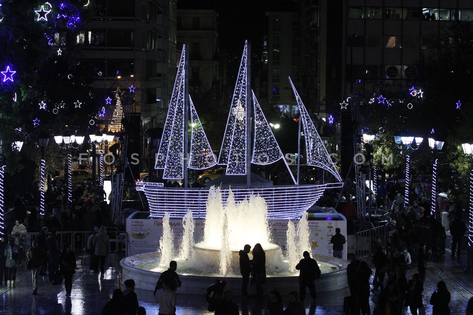 Illuminations of Syntagma Square  / Φωταγώγηση της πλατείας Συντάγματος