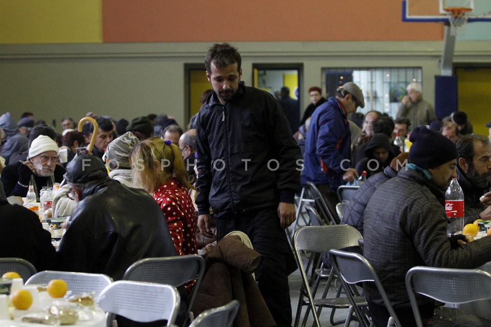 New Year's lunch for homeless   / ΚΥΑΔΑ Πρωτοχρονιάτικο γεύμα