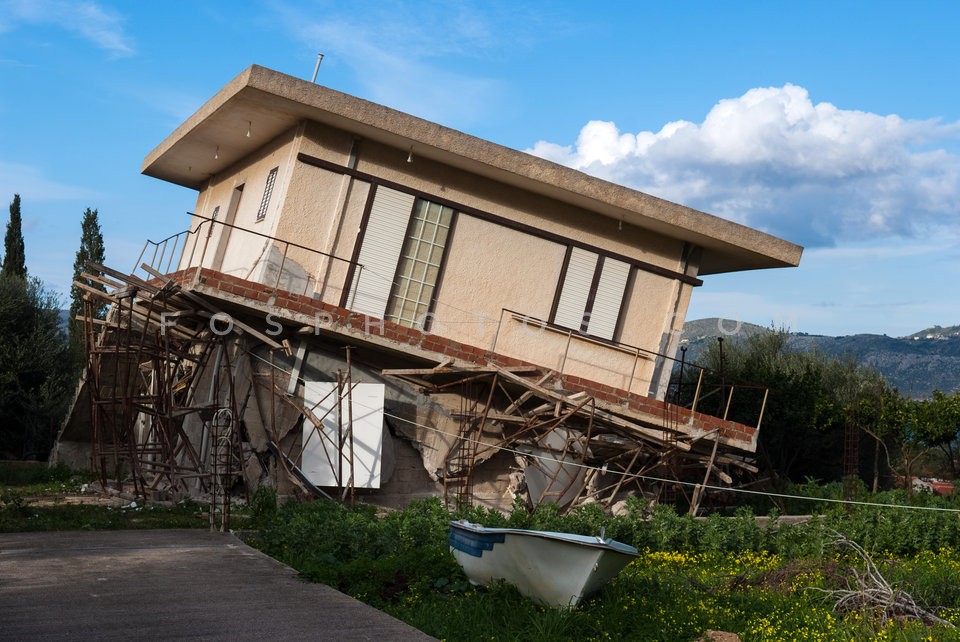 Images from Kefalonia after the new powerful earthquake / Εικόνες απο την Κεφαλονιά μετά απο τον νέο ισχυρό σεισμό