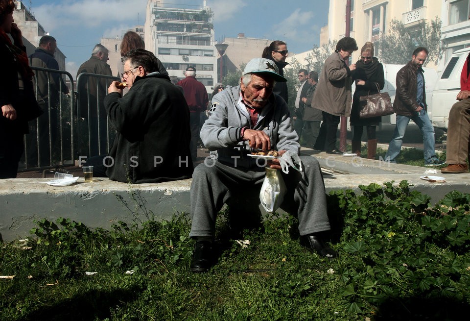 The custom of Tsiknopempti  /  Τσικνοπέμπτη στην Βαρβάκειο αγορά