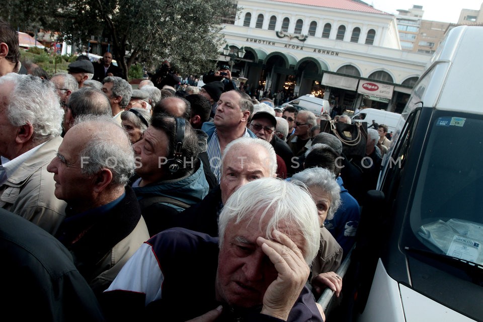 The custom of Tsiknopempti  /  Τσικνοπέμπτη στην Βαρβάκειο αγορά