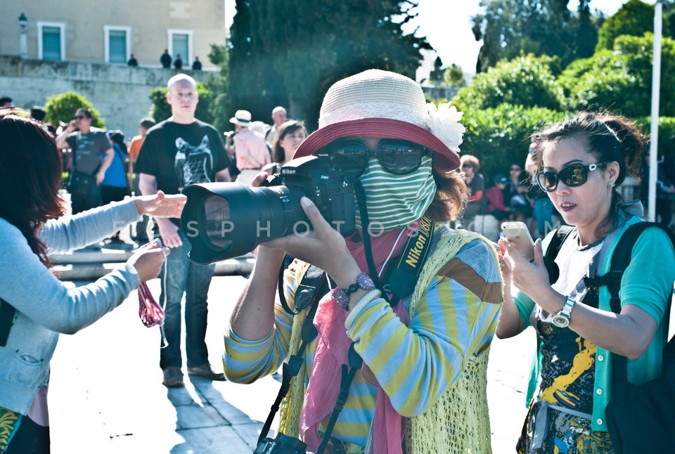 Chinese tourists in front of the Greek Parlament / Κινέζοι τουρίστες μπρόστα στο Ελληνικό Κοινοβούλιο