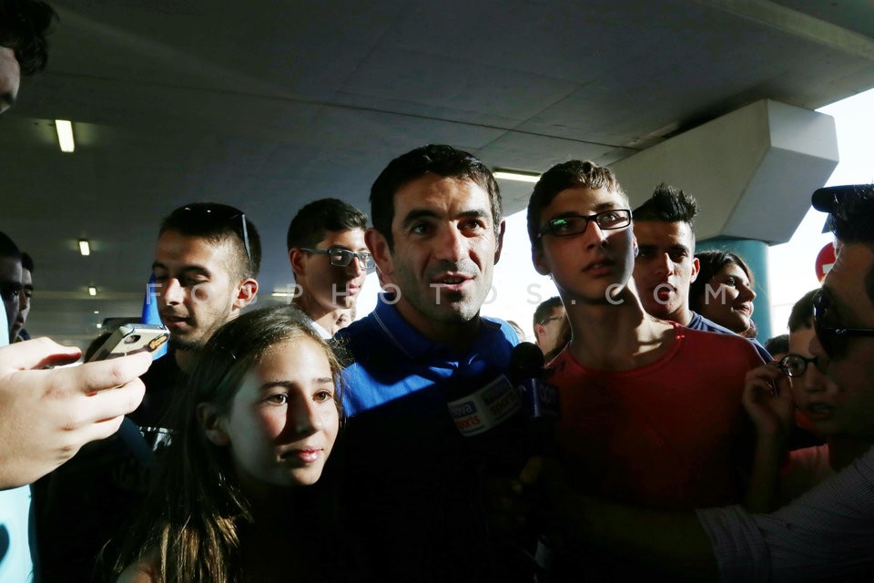 Arrival of the national football team at the airport  / Άφιξη της εθνικής ομάδας ποδοσφαίρου στο αεροδρόμιο