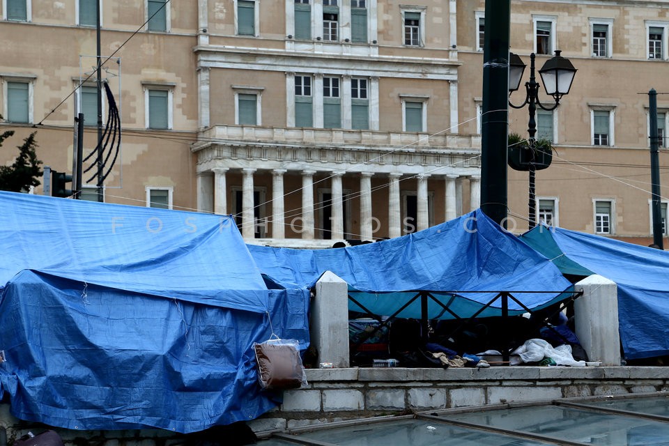 Refugees from Syria still at Syntagma square /  Παραμένουν στο Σύνταγμα οι Σύριοι πρόσφυγες