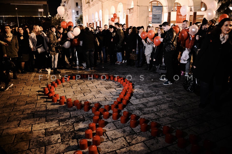 People light red candles in Thessaloniki due to the World AIDS Day / Εκδήλωση για την Παγκόσμια Μέρα κατά του AIDS στη Θεσσαλονίκη