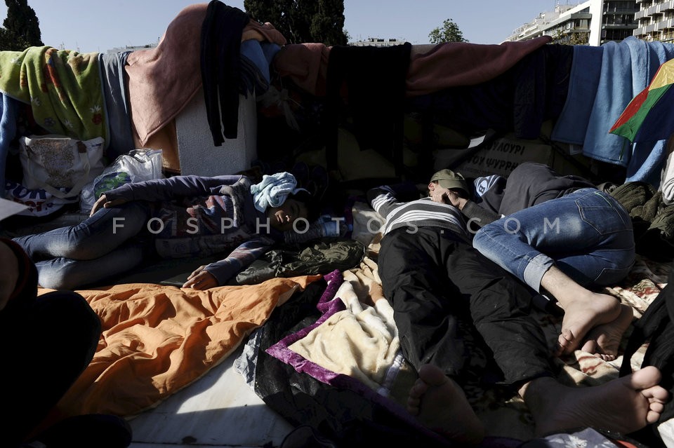 Syrian refugees remain for 16th day at Syntagma square / 16η μέρα παραμονής των Σύριων προσφύγων στο Σύνταγμα