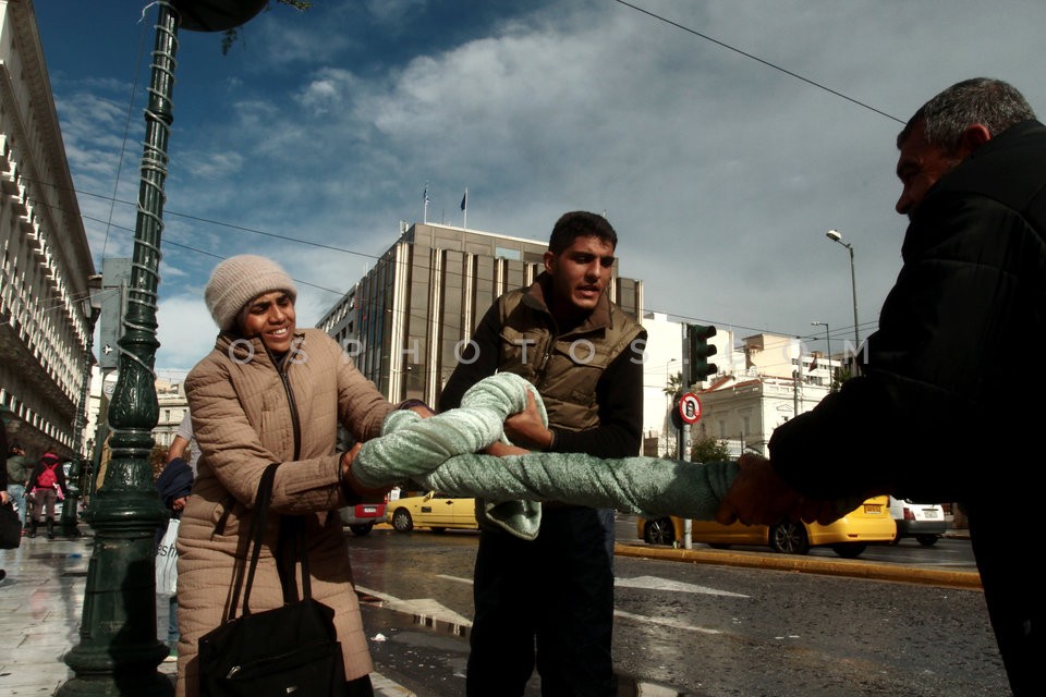 Refugees from Syria at Syntagma square / Σύριοι πρόσφυγες στο Σύνταγμα