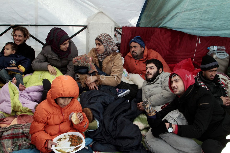 Refugees from Syria at Syntagma square / Σύριοι πρόσφυγες στο Σύνταγμα