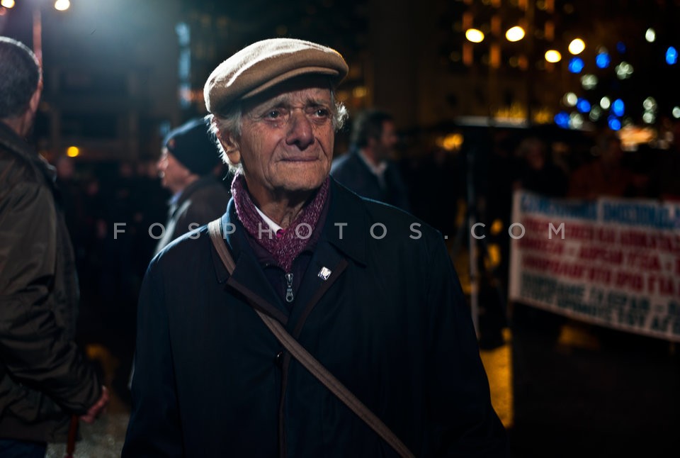 Protest of pensioners in Athens Syntagma Square  / διαμαρτυρία στο Σύνταγμα ξεκίνησαν συνταξιούχοι με κύριο αίτημα την επαναφορά της 13ης και 14ης σύνταξης.