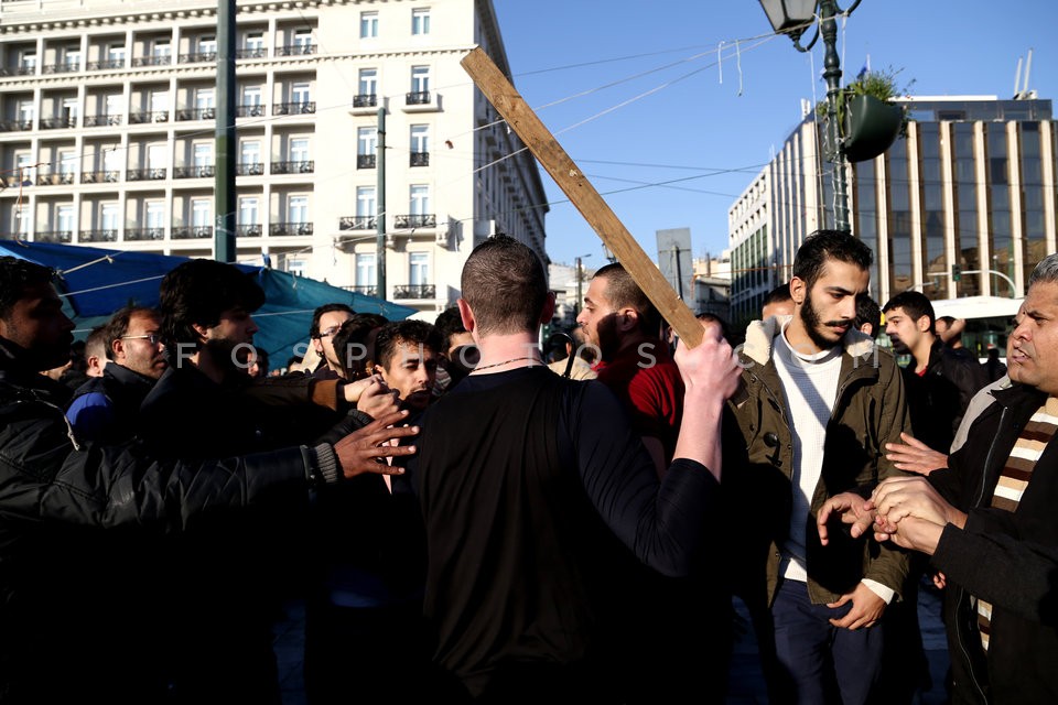 Refugees from Syria at Syntagma square /  Σύριοι πρόσφυγες στο Σύνταγμα