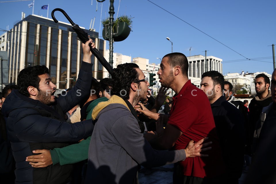 Refugees from Syria at Syntagma square /  Σύριοι πρόσφυγες στο Σύνταγμα