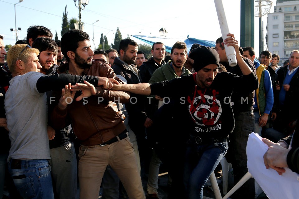 Refugees from Syria at Syntagma square /  Σύριοι πρόσφυγες στο Σύνταγμα