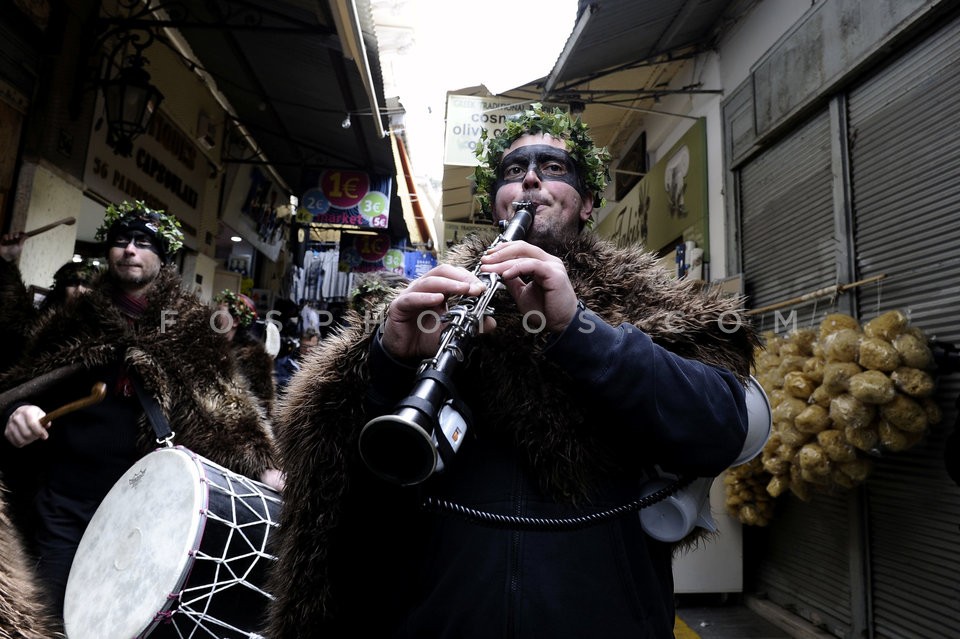 Singles from central Athens / Τσικνοπέμπτη στην Αθήνα